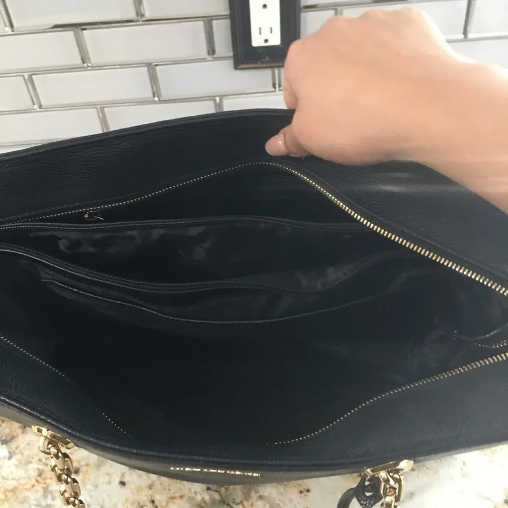 Michael Kors 👜 - Picture 3 of 10